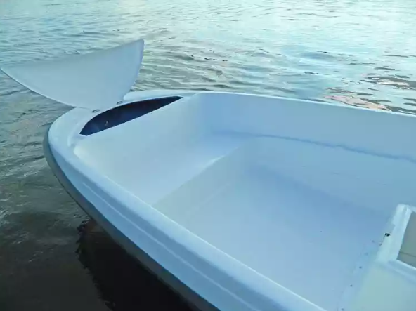 Стеклопластиковая лодка Пингвин с консолью (тримаран) в Йошкар-Оле