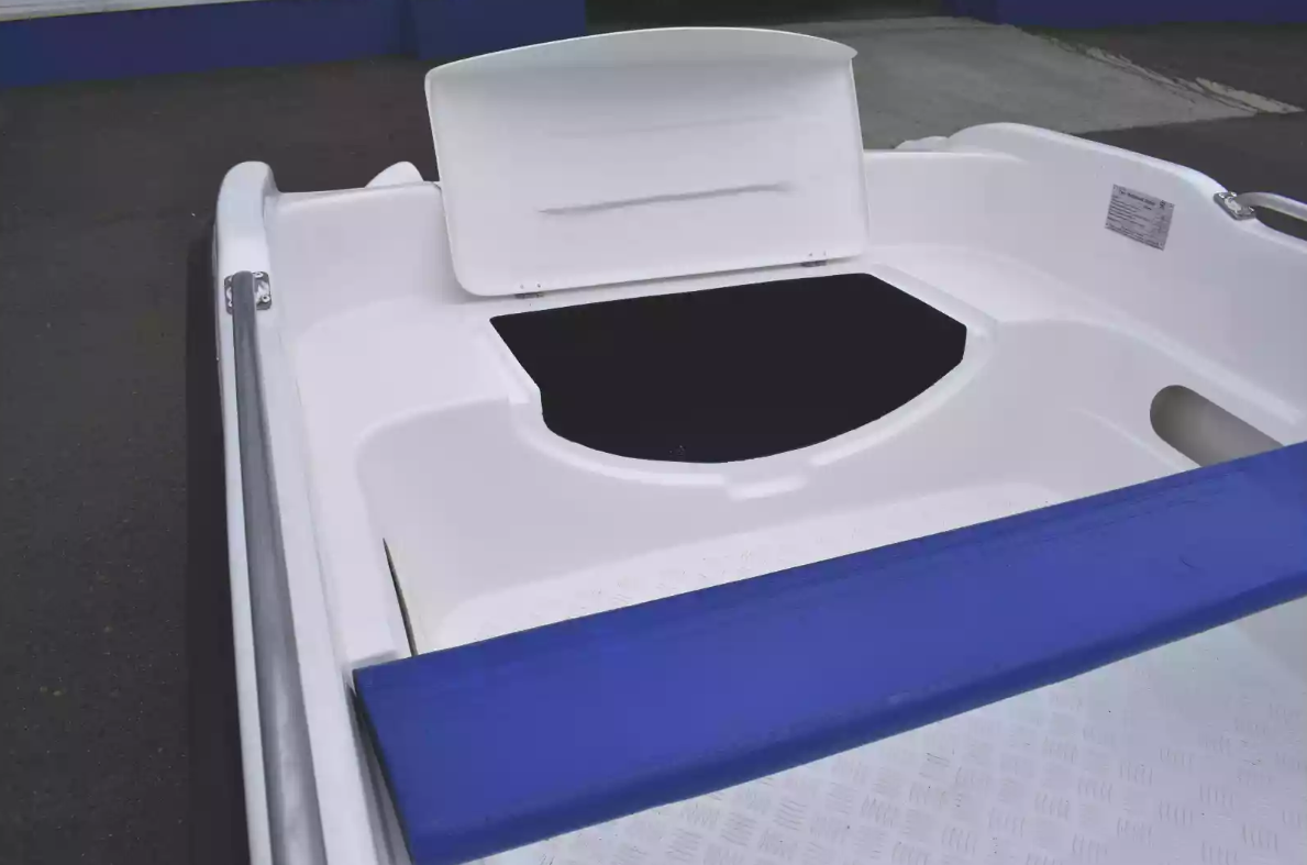 Стеклопластиковая лодка Пингвин New (тримаран) в Йошкар-Оле