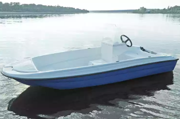 Стеклопластиковая лодка Пингвин с консолью (тримаран) в Йошкар-Оле