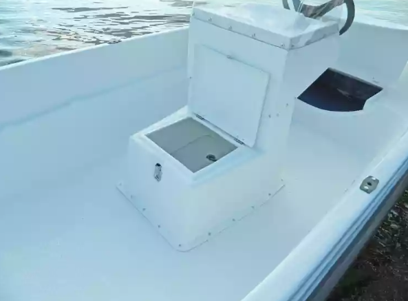 Стеклопластиковая лодка Пингвин с консолью (тримаран) в Йошкар-Оле