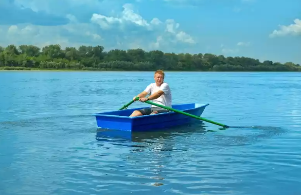 Стеклопластиковая лодка Малютка в Йошкар-Оле